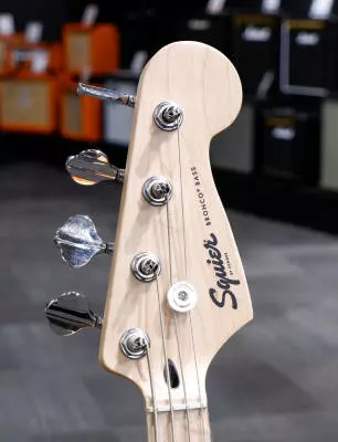 Squier - Sonic Bronco Bass, Maple Fingerboard - Arctic Whit 2